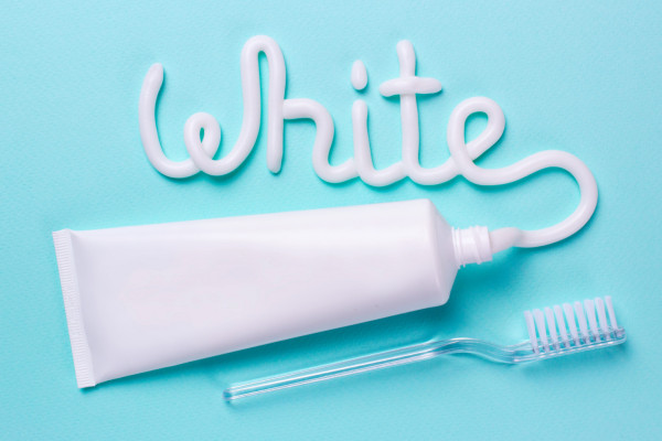 ホワイトニング歯磨き粉はこうやって選ぶ おすすめ歯磨き粉10選 Smileteeth スマイルティース