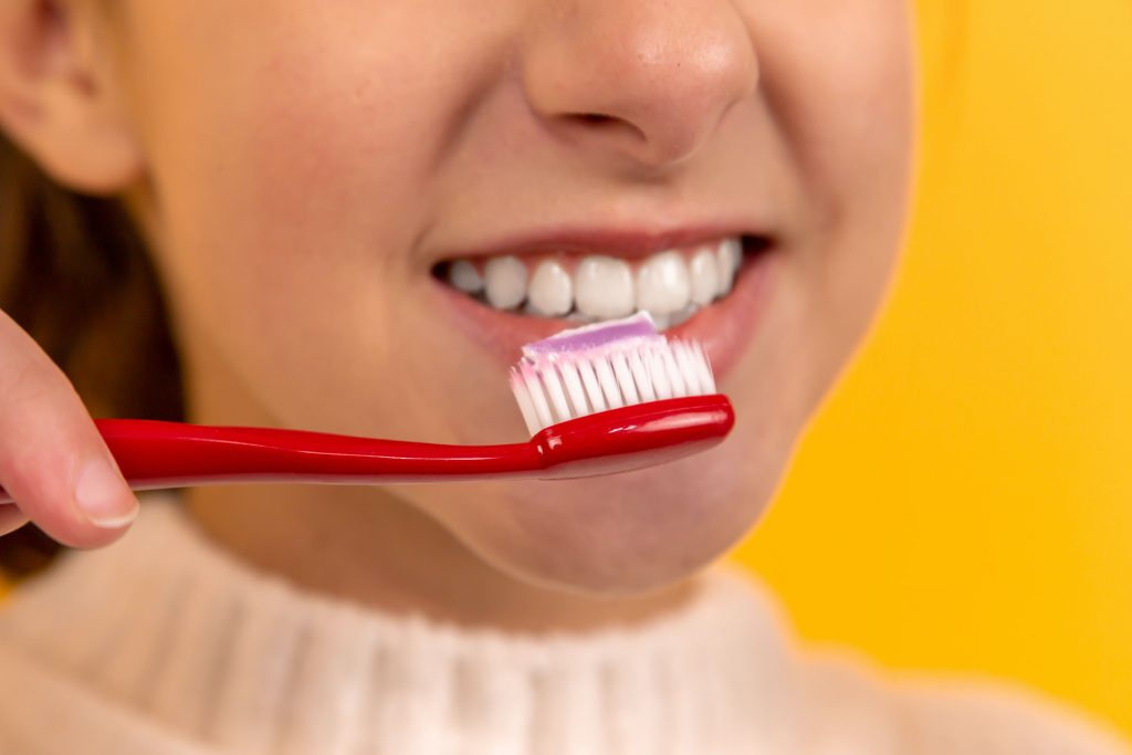 子供はいつから歯磨き粉を使いはじめる 歯磨き粉を使い始めるベストなタイミング Smileteeth スマイルティース