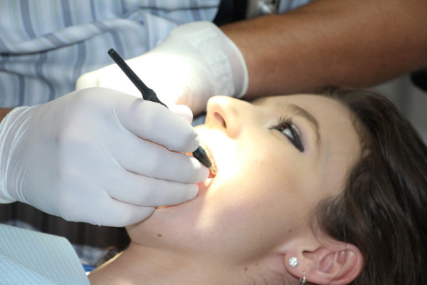 大人の歯列矯正装置の選び方